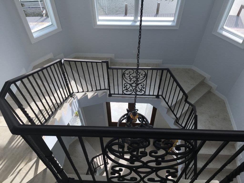 Read more about the article Why Choose Aluminum Railings?